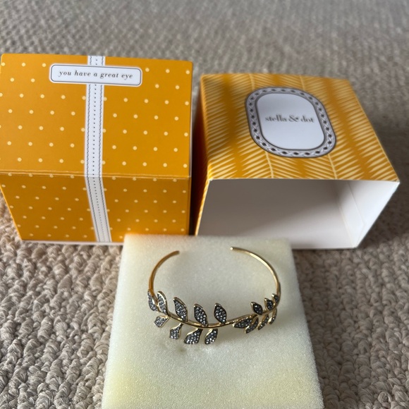 Stella & Dot Ivie Bangle Bracelet - Picture 3 of 5